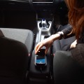 シガーソケットとチャージボードで車内での充電が可能。