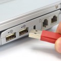 USB端子をPCにつなげば充電ケーブルに早変わり