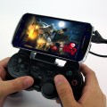 スペックコンピュータ株式会社は、PS3用ゲームコントローラでAndroidスマートフォンのゲームを楽しむためのアタッチメント『コントローラクリップ for Smartphone』