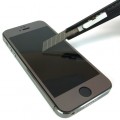 硬度8Hの強化ガラスがiPhoneを鍵や刃物による擦り傷、刺し傷、摩擦などから保護。